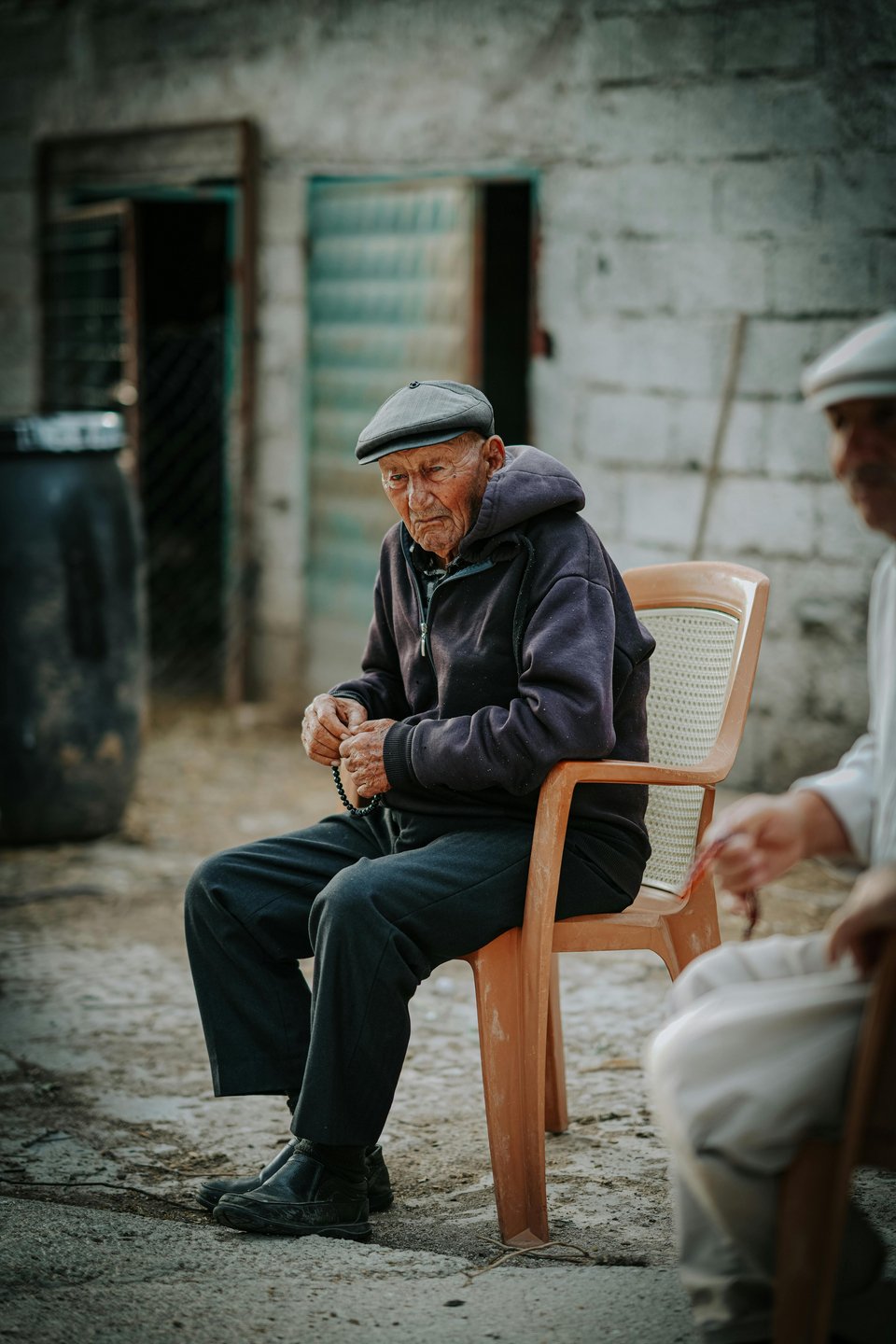 Το να σηκωθείτε από μια καρέκλα μπορεί να φαίνεται πολύ ασήμαντο έργο για να δώσετε μεγάλη προσοχή, αλλά η ικανότητά σας να το κάνετε αυτό αποκαλύπτει στην πραγματικότητα πολλά για την υγεία σας / PEXELS
