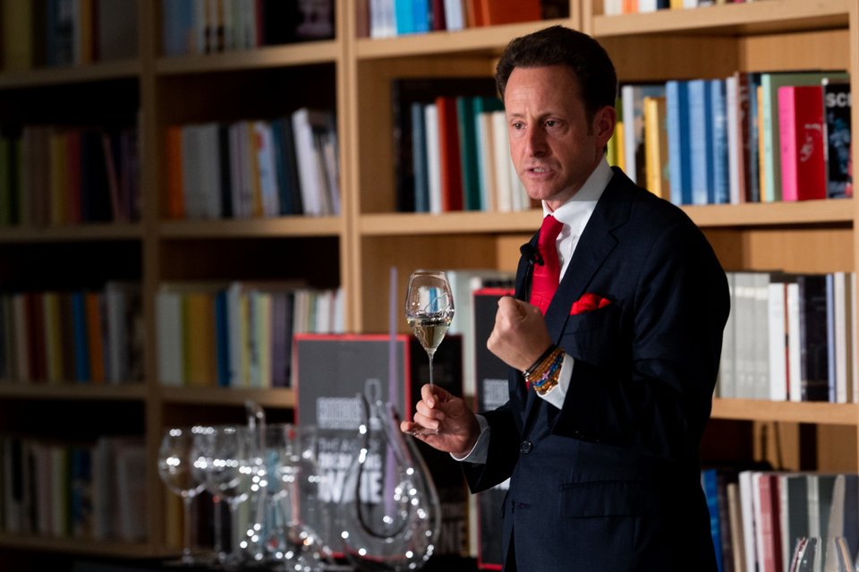 Ο Maximilian J. Riedel είναι ο συνεχιστής της 11ης γενιάς και ηγέτης της Riedel