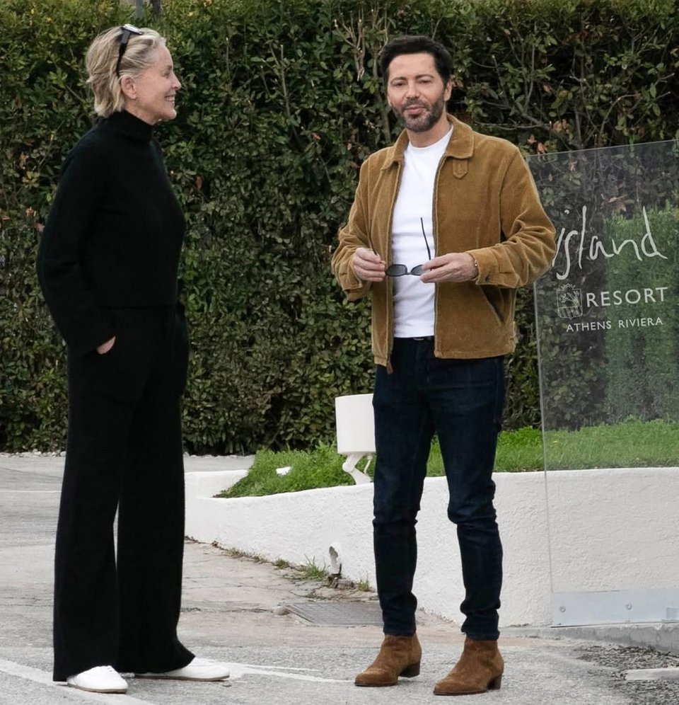 Η Σάρον Στόουν φέρεται να εντυπωσιάστηκε από την τοποθεσία και την αισθητική του γνωστού resort της παραλιακής