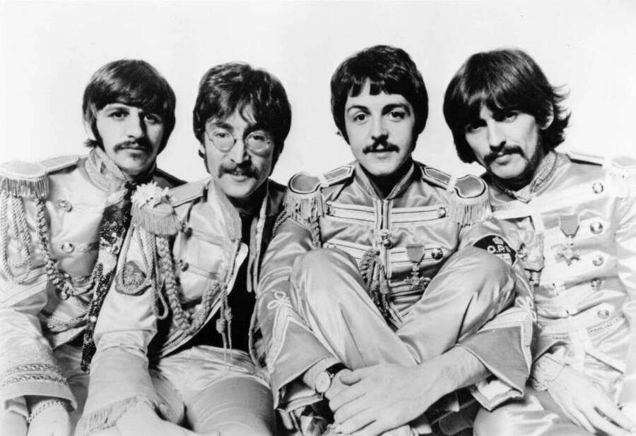 Σύμφωνα με τη θεωρία «Ο Paul είναι νεκρός», ο Paul McCartney είχε πεθάνει όταν τραβήχτηκε αυτή η διαφημιστική φωτογραφία το 1967
