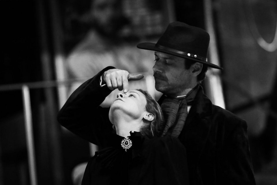 Σκάρτελ Ο’ Χάρα η Λένα Παπαληγούρα. Ρετ Μπάτλερ ο Ορέστης Τζιόβας