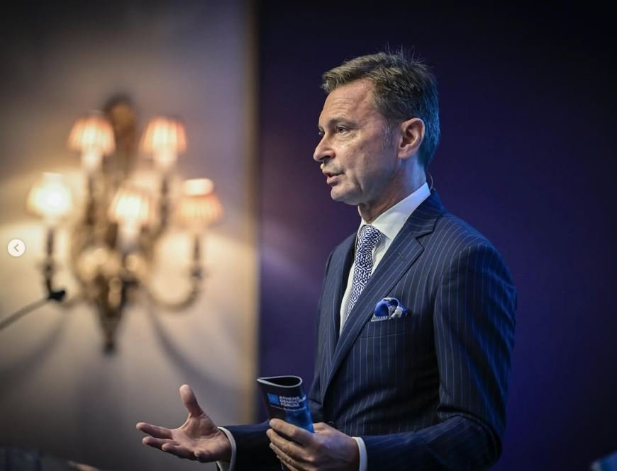 «Οραματίζομαι ένα Παγκόσμιο Κέντρο Δημοκρατίας με έδρα την Αθήνα, το οποίο θα περιλαμβάνει ψηφιακό Μουσείο Δημοκρατίας. Η δημοκρατία δεν είναι ένα στατικό σύστημα. Είναι μια διαρκής διαδικασία. Ένας διάλογος που χρειάζεται ανανέωση» 