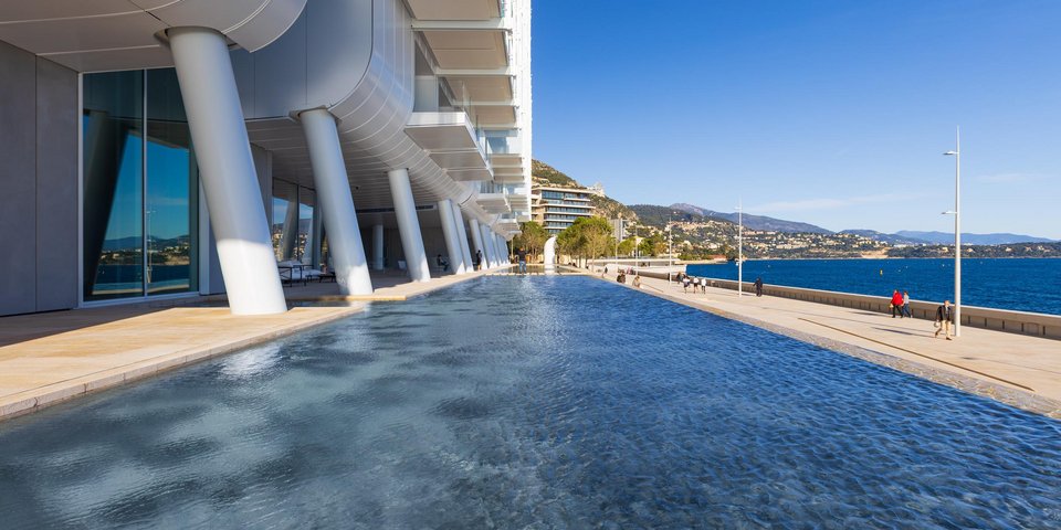 Ο τυχερός κάτοικος της Mareterra έχει απίστευτη θέα στην απέραντη γαλάζια θάλασσα προς το καταπράσινο ακρωτήρι Roquebrune-Cap-Martin και την Ιταλία στο βάθος / WIKIPEDIA