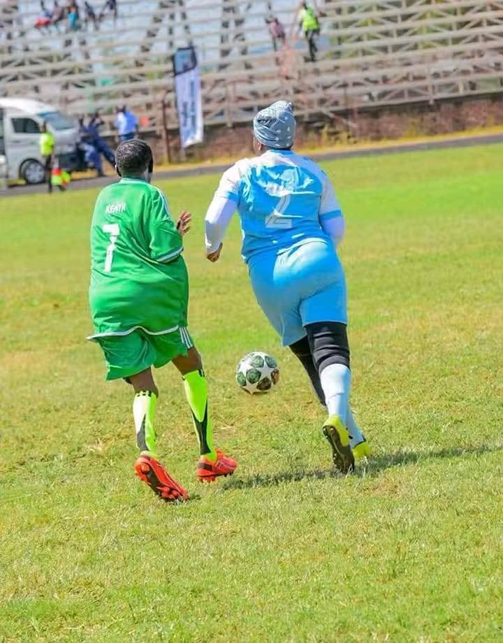 Είτε προέρχονταν από την επαρχία της Κένυας είτε από τα προάστια της Γαλλίας, πολλές είχαν μεγαλώσει σε κόσμους όπου το ποδόσφαιρο ήταν αποκλειστικά για τα αγόρια / SOCCER GRANNIES