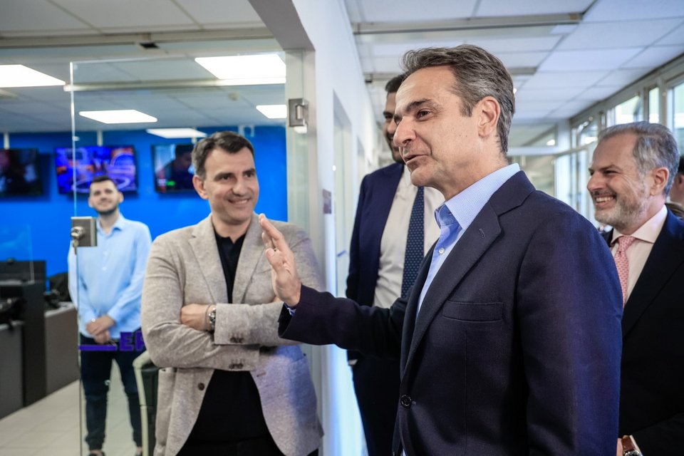 O K. Mητσοτάκης ξεναγήθηκε σε αρκετούς χώρους της ΕΡΤ / Φωτογραφία: eurokinissi