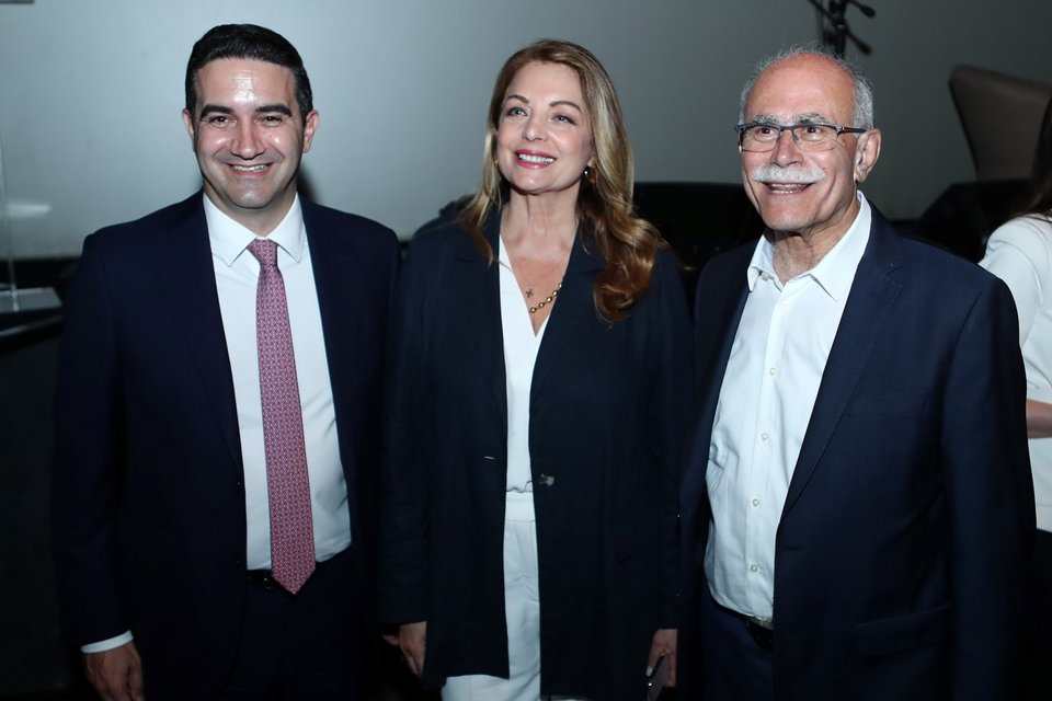 Ο βουλευτής του ΠΑΣΟΚ Μιχάλης Κατρίνης και η ηθοποιός και πρόεδρος του ΕΟΤ, Άντζελα Γκερέκου