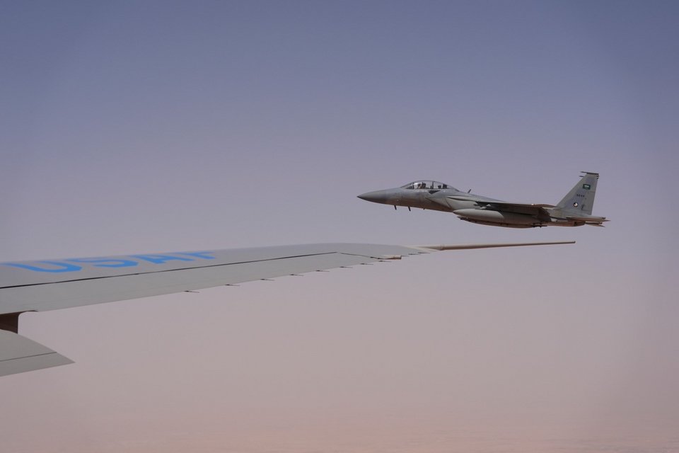 Πολεμικά αεροσκάφη F-15 της πολεμικής αεροπορίας της Σαουδικής Αραβίας συνοδεύουν το Air Force One