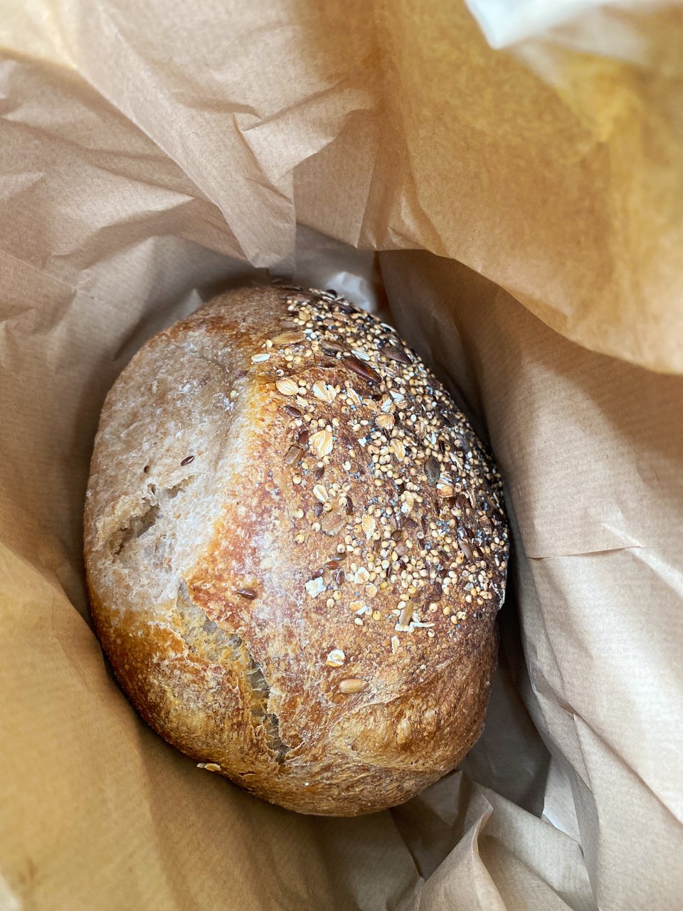 Ψωμί με προζύμι από το Flake στην Κυψέλη / Φωτογραφία: Μάνος Λειβαδάρος/Iefimerida