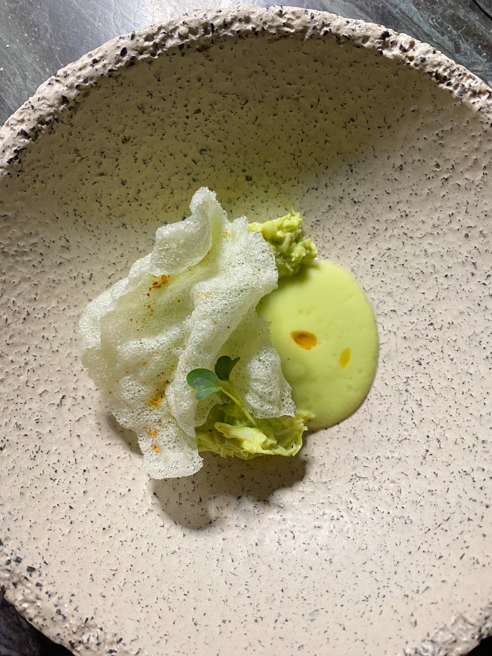 Σαλάτα με ελληνικό καβούρι και σούπα από αβοκάντο