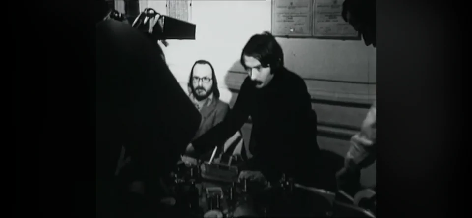 Για πρώτη φορά προβάλλεται το θρυλικό ντοκιμαντέρ «Χαίρω πολύ, Σαββόπουλος» σε σκηνοθεσία Λάκη Παπαστάθη, πενήντα χρόνια μετά την αρχική του δημιουργία