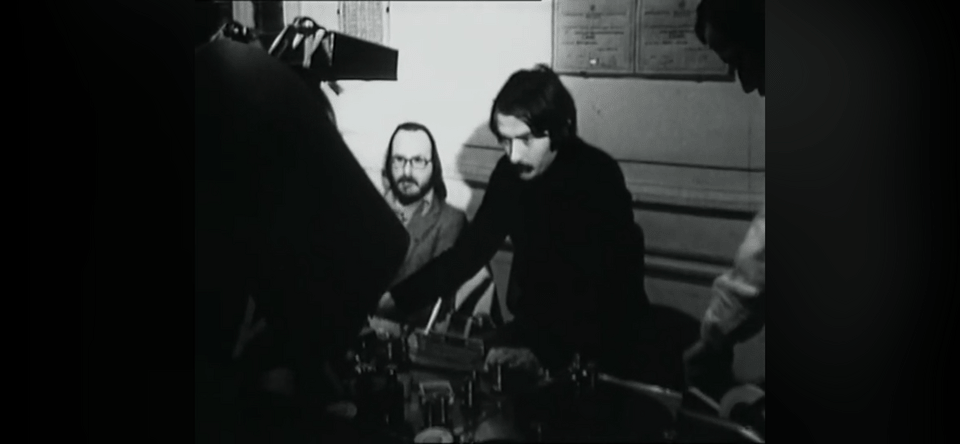 Για πρώτη φορά προβάλλεται το θρυλικό ντοκιμαντέρ «Χαίρω πολύ, Σαββόπουλος» σε σκηνοθεσία Λάκη Παπαστάθη, πενήντα χρόνια μετά την αρχική του δημιουργία 