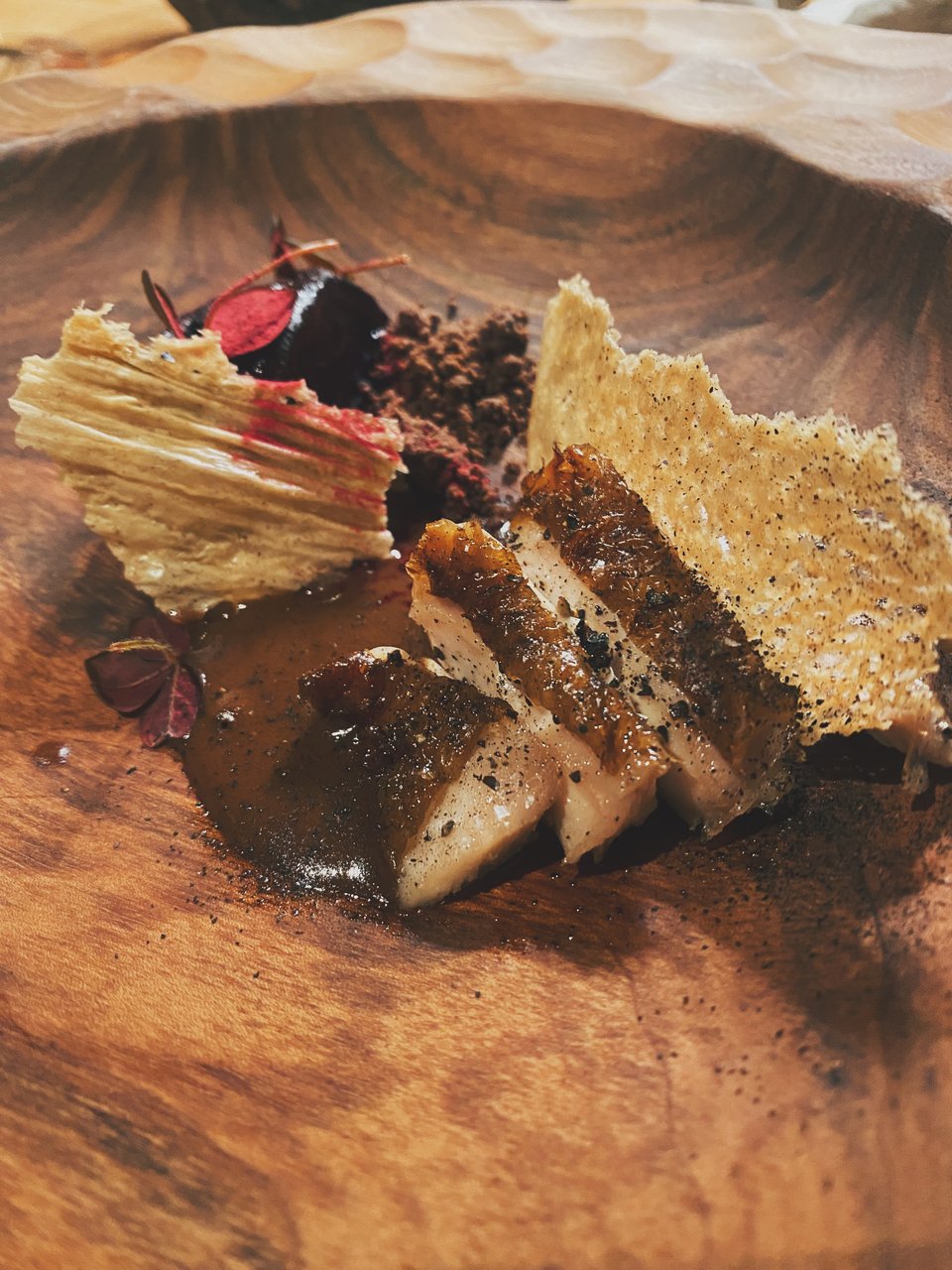 Τρυφερό κρέας φραγκόκοτας με μια νόστιμη σάλτσα μόλε. 