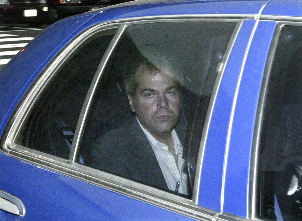Ο John Hinckley Jr. φτάνει στο Περιφερειακό Δικαστήριο των ΗΠΑ στην Ουάσινγκτον το 2003
