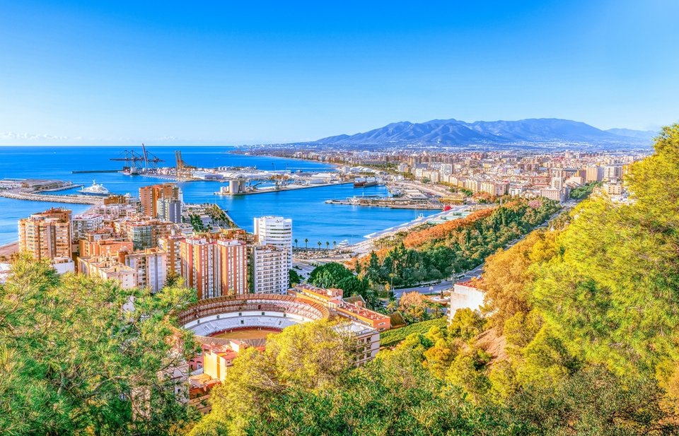 Θέα στο λιμάνι και στην παραλία της Μάλαγα / Φωτογραφία: shutterstock