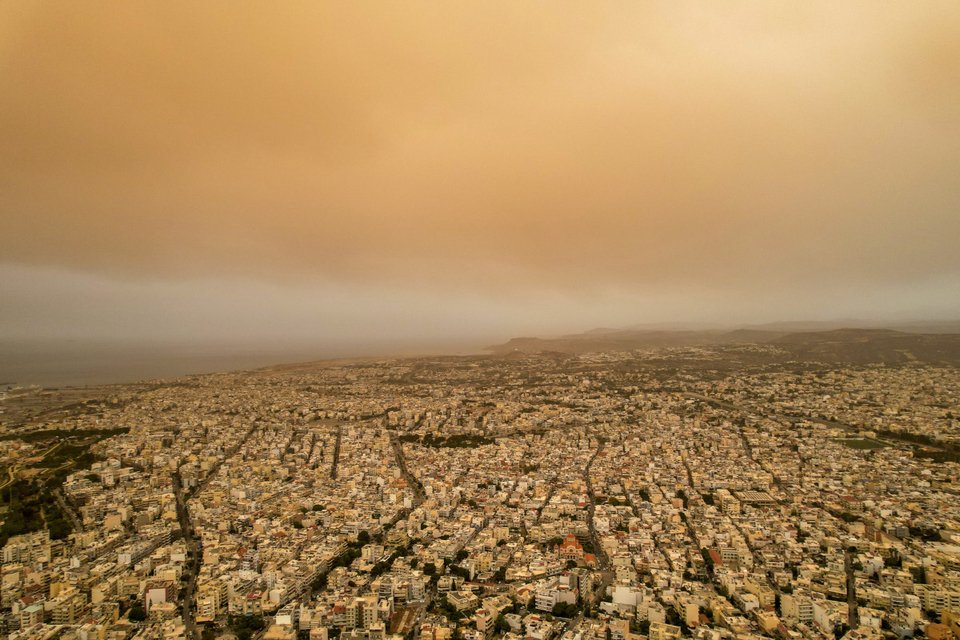 Αφρικανική σκόνη πάνω από το Ηράκλειο Κρήτης / Eurokinissi