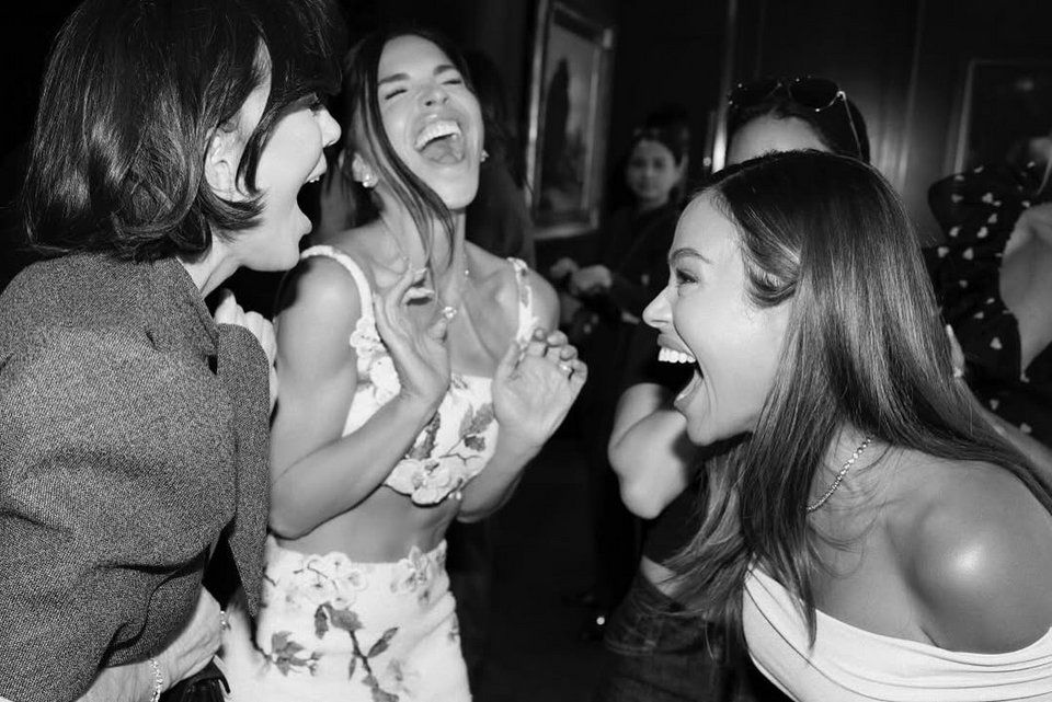 Η Λόρεν Σάντσεζ και οι φίλες της στο Παρίσι