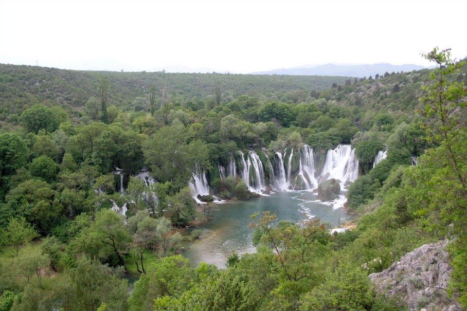 Ένα αμφιθέατρο από καταρράκτες που προσκαλεί τους επισκέπτες να βιώσουν τη μαγεία του / WIKIPEDIA