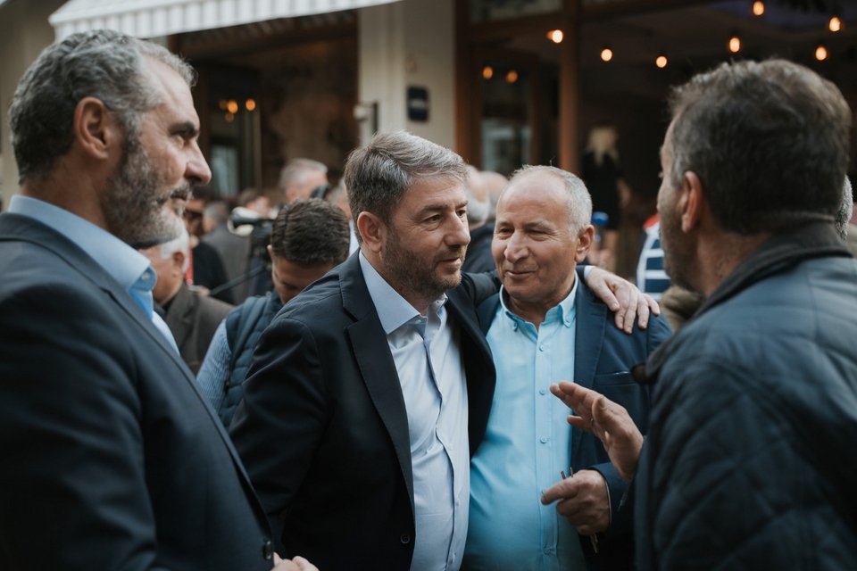 Ο πρόεδρος του ΠΑΣΟΚ Νίκος Ανδρουλάκης στη Δεσκάτη Γρεβενών