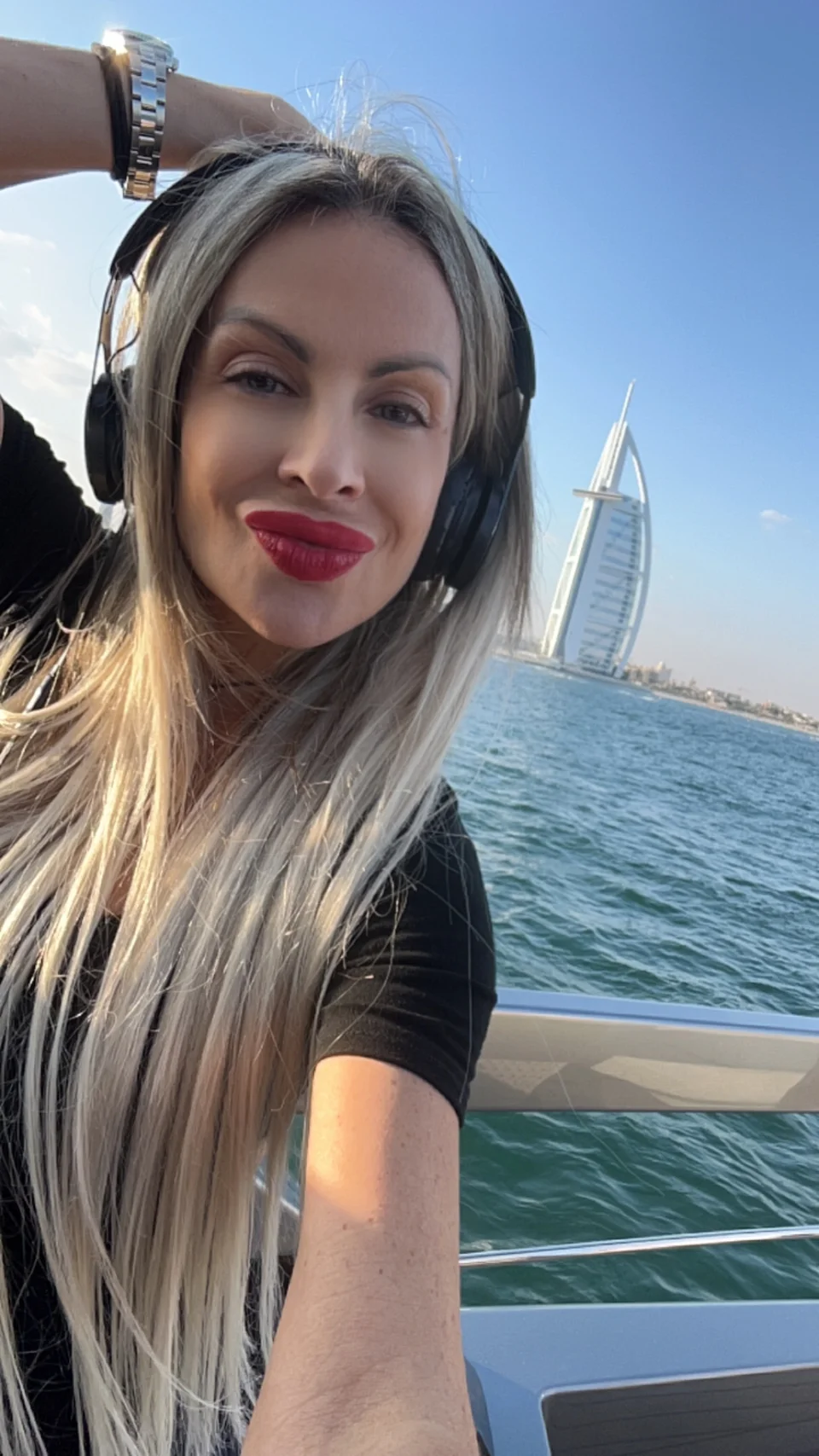 Η διάσημη Ελληνίδα DJ Angela Pandelis λίγο πριν παίξει μουσική στη F1