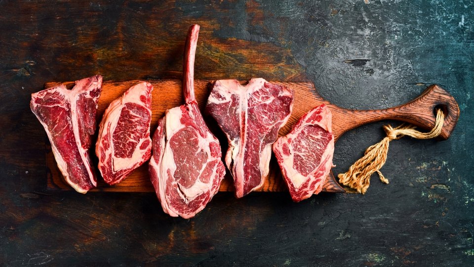 Μπριζόλες από αμερικάνικο black angus σε διάφορες κοπές / Φωτογραφία: shutterstock