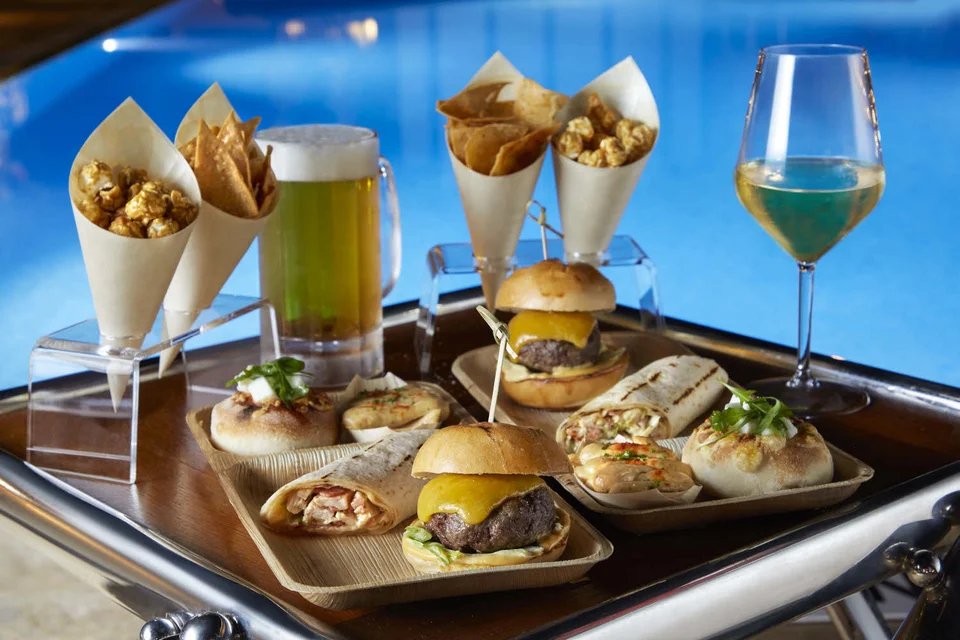 Για να απολαύσετε αυτή τη μοναδική εμπειρία, μπορείτε να ολοκληρώσετε την κράτησή σας έως και μία ημέρα πριν από την προβολή της ταινίας