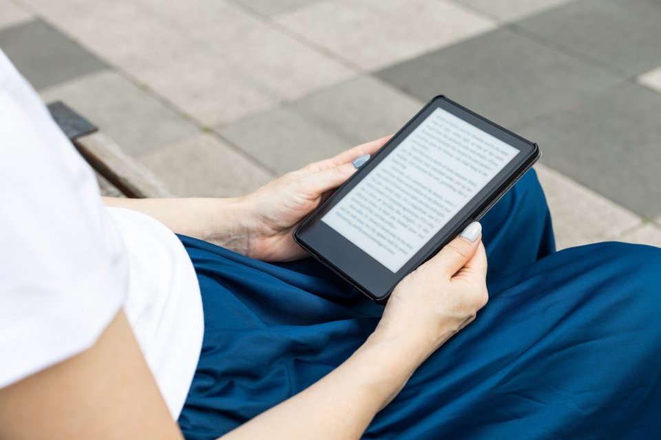 Σύμφωνα με την ερευνα οι μορφές e-book (112 τίτλοι) και audiobook (376 τίτλοι) έχουν περιορισμένη παρουσία