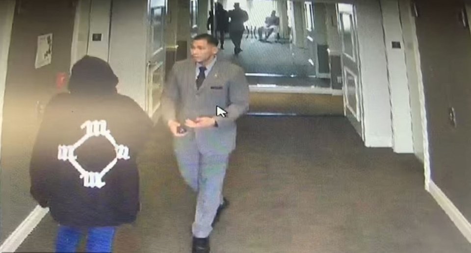 Ο φρουρός ασφαλείας με την Κέισι Βεντούρα