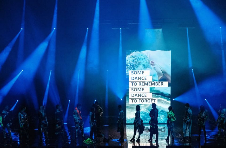 Στιγμιότυπο από το μπαλέτο Golden Age του Κωνσταντίνου Ρήγου στην Εθνική Λυρική Σκηνή / Φωτογραφία: @jonnyantwnoglou via greeknationalopera/Instagram