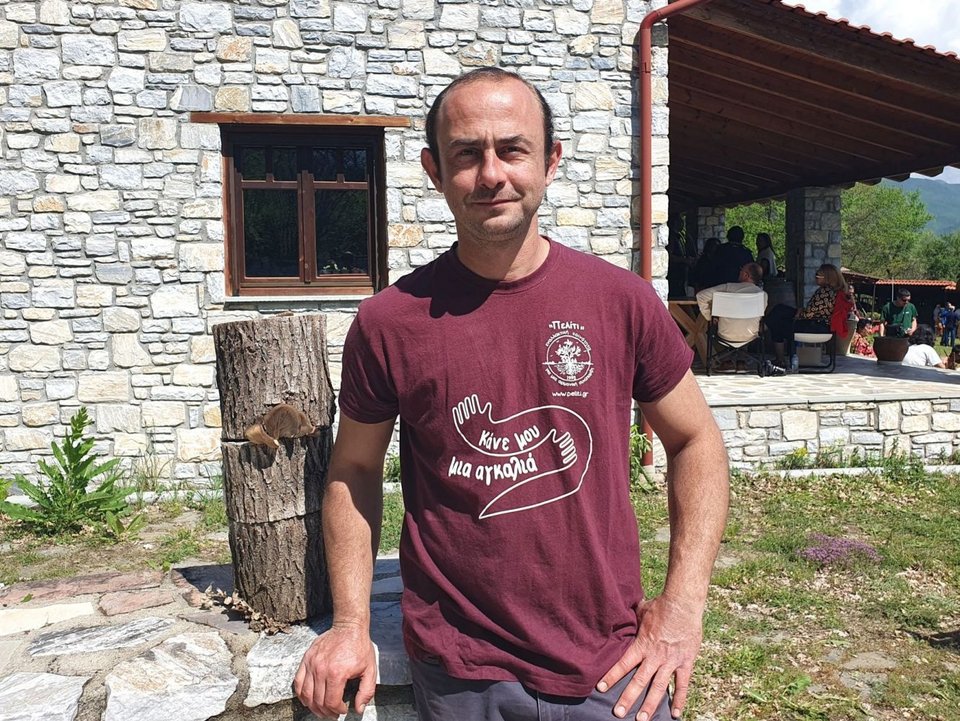 Φοιτητής του τμήματος Περιβάλλοντος του πανεπιστημίου Αιγαίου, ο Θεόφιλος Κομνηνός είναι ένας ιδιαίτερα δραστήριος νέος επιστήμονας, με πολλές ανησυχίες για το περιβάλλον και την προστασία του