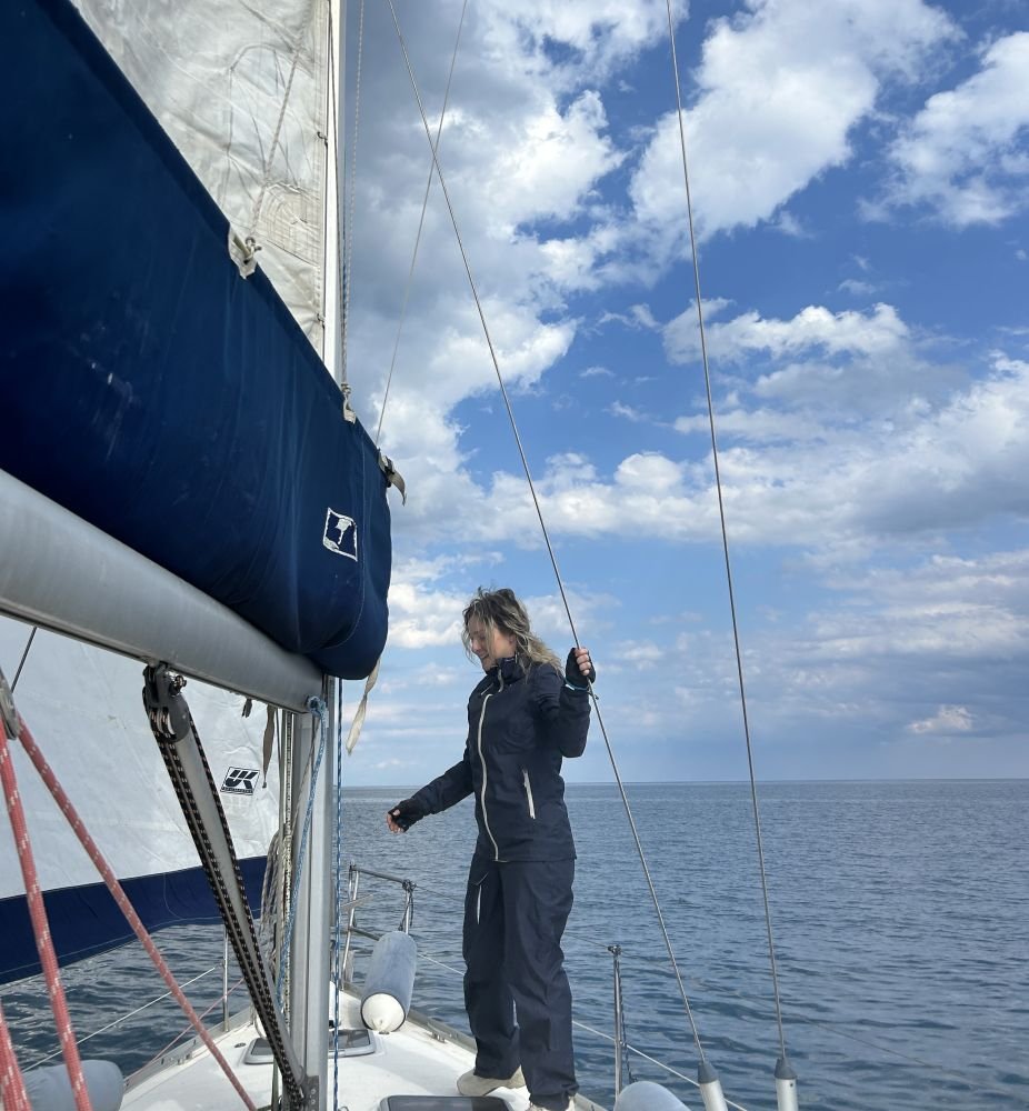 Η καπετάννισα Γιασμίν πριν από λίγο καιρό δημιούργησε και τη δική της εταιρεία, την «Oneiro Yachting», που εστιάζει στη ναυσιπλοΐα, προσφέροντας υπηρεσίες ενοικίασης, πώλησης, συντήρησης και επισκευής σκαφών.