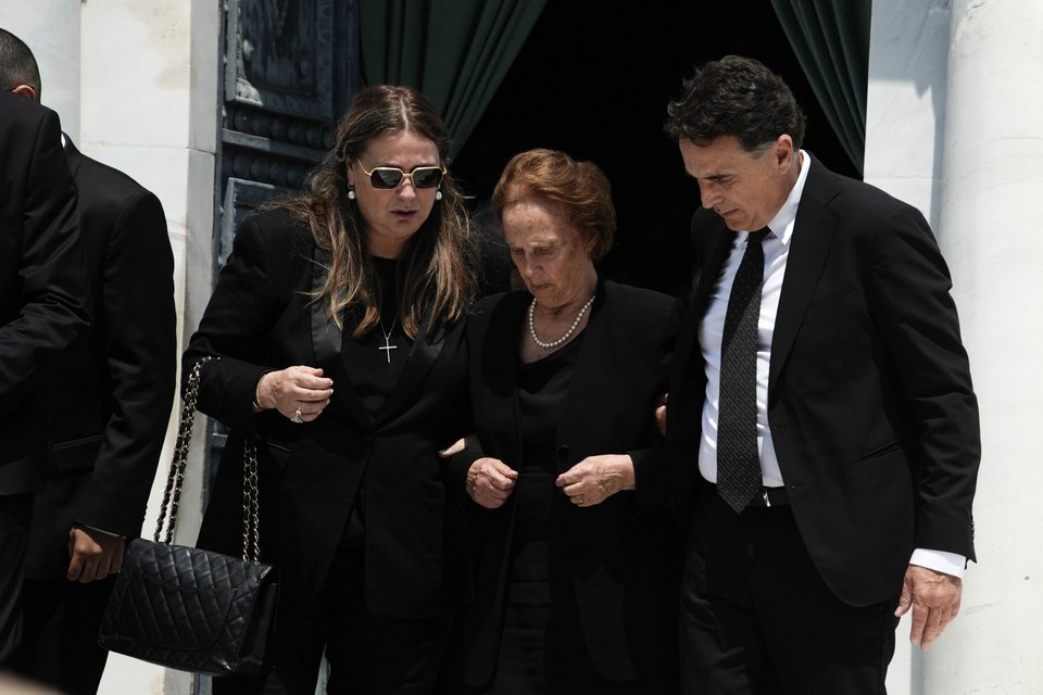Η Άννα Ροκοφύλλου, ο Κωνσταντής Ροκόφυλλος και η μητέρα τους Έλσα