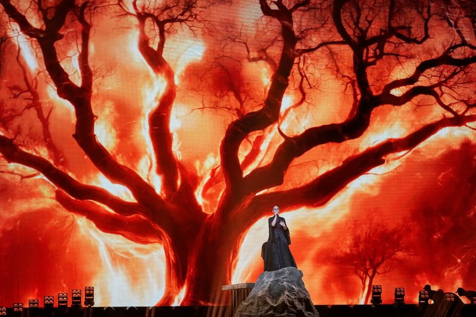 Η Κλαυδία στη σκηνή της Eurovision 2025 με την «Αστερομάτα» / Φωτογραφία: AP Photo/Martin Meissner
