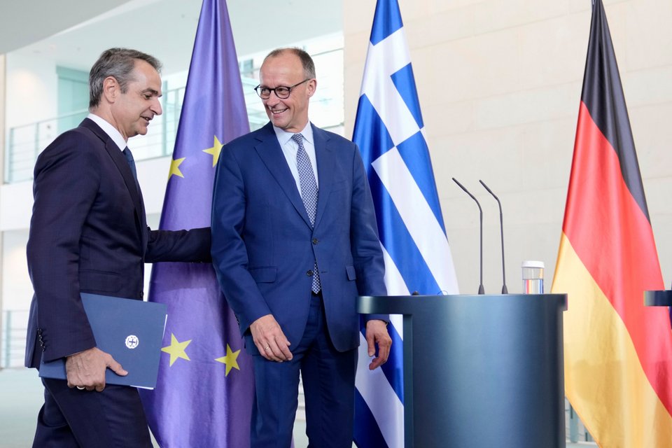 Ο Κυριάκος Μητσοτάκης με τον Φρίντριχ Μερτς