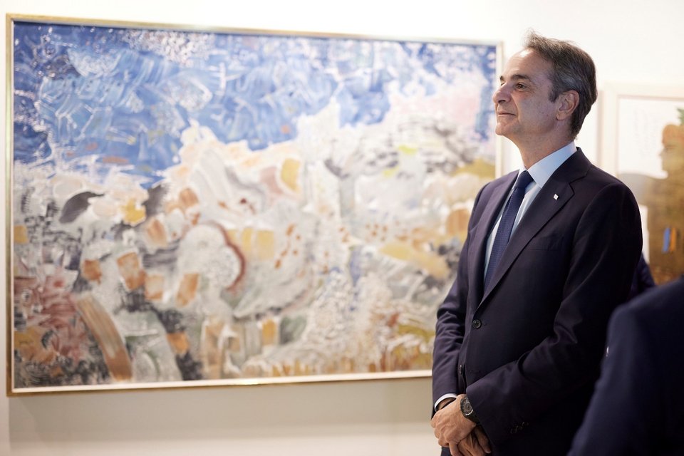 Ο Κυριάκος Μητσοτάκης στα εγκαίνια της έκθεσης ζωγραφικής «Θάλαττα», στην έδρα του ΟΗΕ στη Νέα Υόρκη -Φωτογραφία: Γρ. Τύπου Πρωθυπουργού/ΔΗΜΗΤΡΗΣ ΠΑΠΑΜΗΤΣΟΣ