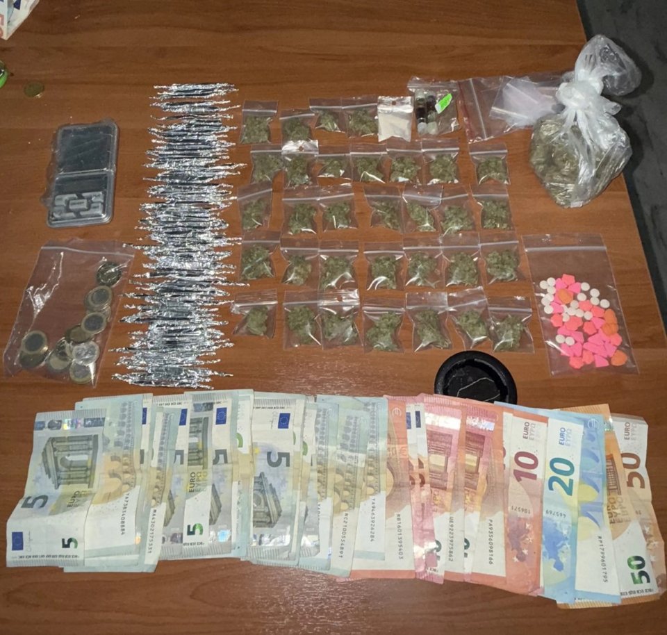 Κατασχέθηκαν ναρκωτικά και χρήματα κατά τη διάρκεια των τριών συλλήψεων