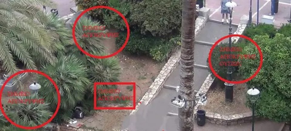 Τα σημεία που χρησιμοποιούσαν τα μέλη της συμμορίας για να κρύβουν τα ναρκωτικά / Φωτογραφία: ΕΛΑΣ