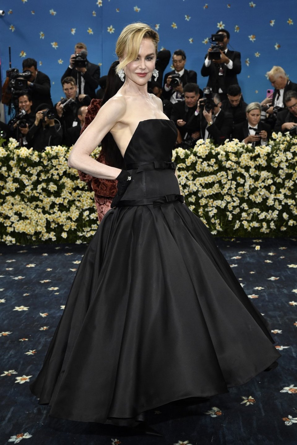 Η Νικόλ Κίντμαν με μαύρο φόρεμα Balenciaga