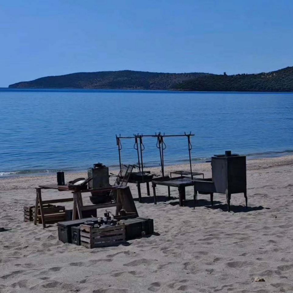 Υπαίθρια κουζίνα στην άμμο / Φωτογραφία: nomadeetsauvage/Instagram