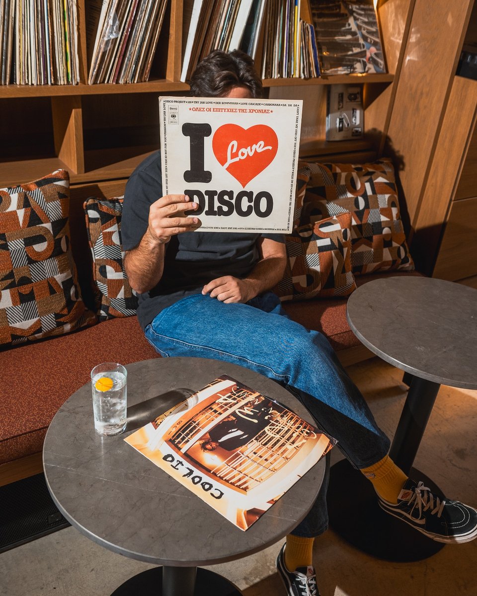 Βινύλια και ποτά στο «Okupa» του Κεραμεικού / Φωτογραφία: okupa.athens/Instagram