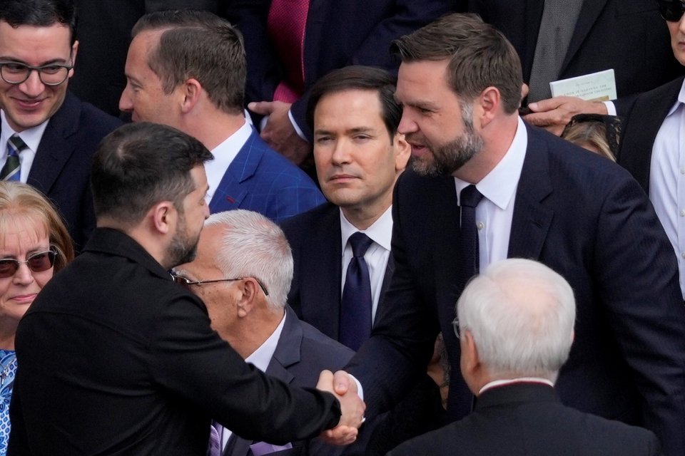 Ουκρανός πρόεδρος Βολοντίμιρ Ζελένσκι και ο Αμερικανός αντιπρόεδρος Τζει Ντι Βανς