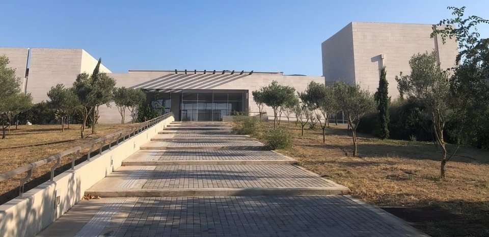 Πολυκεντρικό Αιγών
