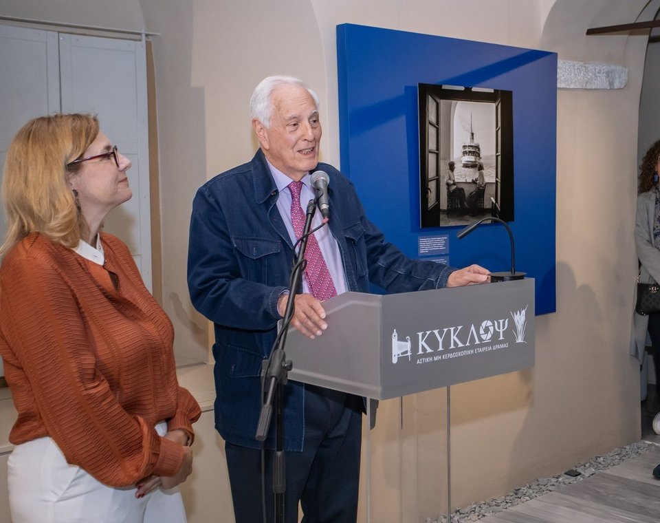 O Ρόμπερτ Μακέιμπ στη Δράμα στα 91 του χρόνια
