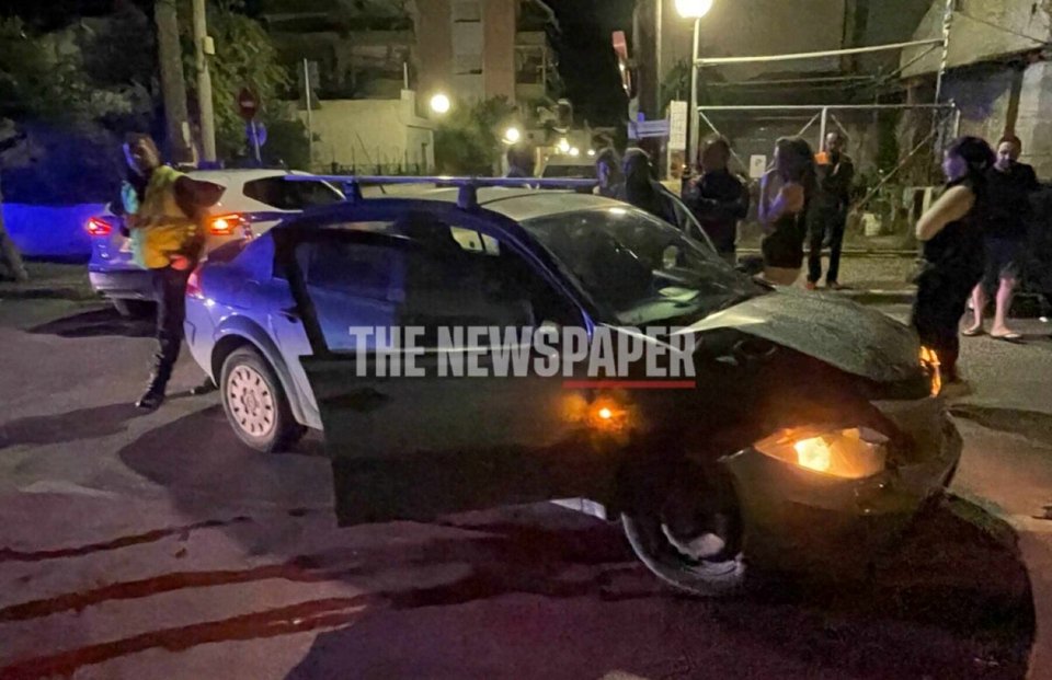 Δύο ΙΧ οχήματα συγκρούστηκαν, με αποτέλεσμα το ένα εξ αυτών να ανατραπεί