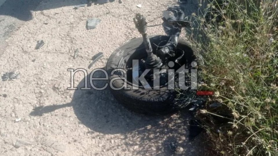 Η ρόδα ενός από τα αυτοκίνητα που υπέστησαν ζημιές