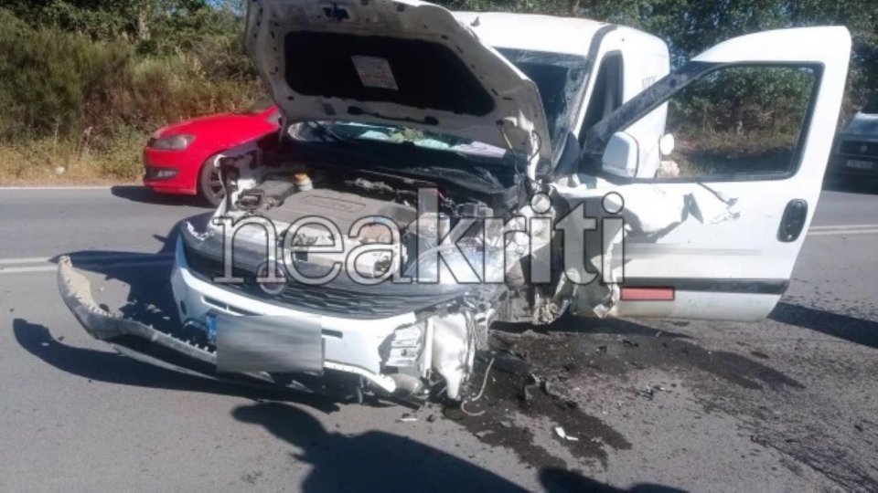 Σοβαρές υλικές ζημιές σε όχημα που ενεπλάκη στην καραμπόλα
