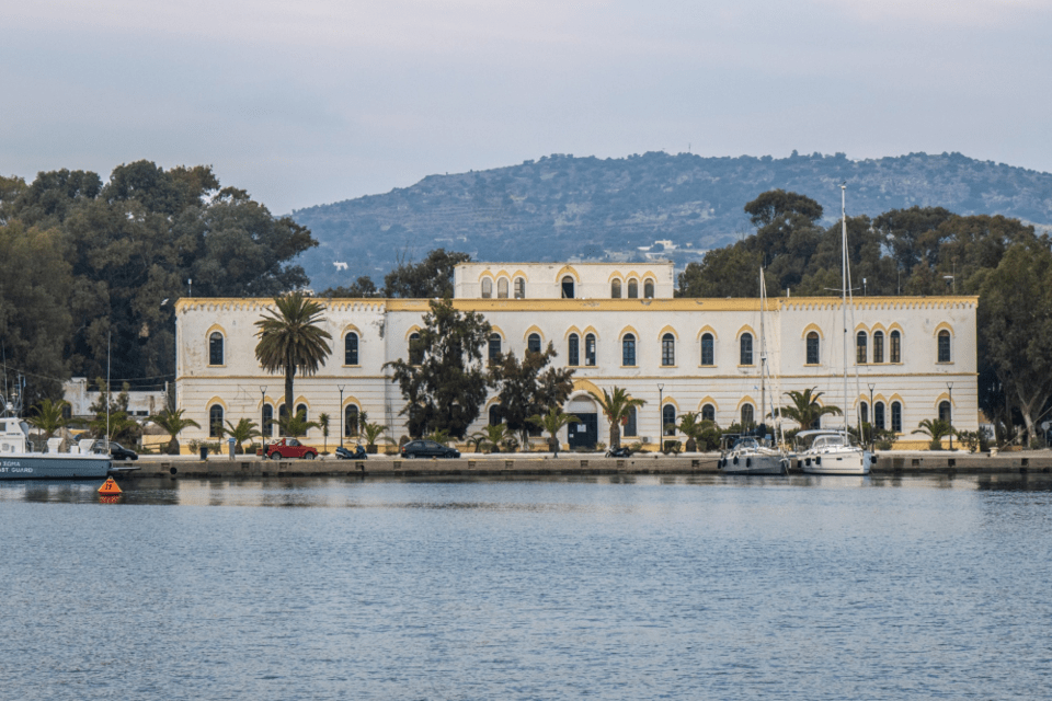 Άποψη του Ναυτικού Στρατώνα (Ποσειδώνιο) στο Λακκί