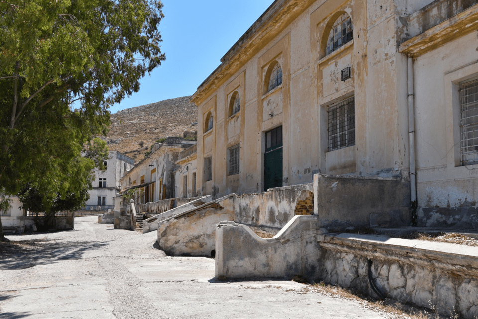 Άποψη των κτηρίων στην αεροναυτική βάση στα Λέπιδα