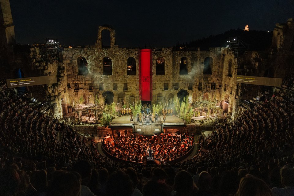 Η σκηνογραφία της Τουραντότ από τη Χλόη Ομπολένσκι αλλάζει τα δεδομένα στο Ηρωδείο / Φωτογραφία: Γιάννης Αντώνογλου 