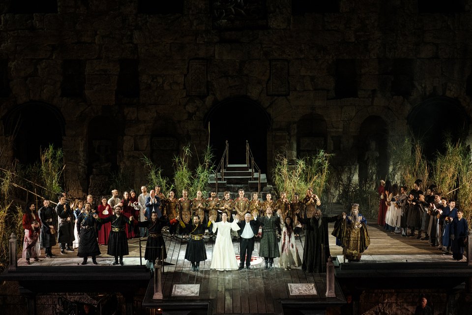 Υπόκλιση των συντελεστών στην πρεμιέρα της Τουραντότ στο Ηρωδείο / Φωτογραφία: Χ. Ακριβιάδης