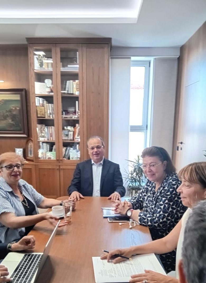 Η Λίνα Μενδώνη με τον Δήμαρχο Ρεθύμνου Γιώργο Μαρινάκη και την Αντιπεριφερειάρχη Ρεθύμνου Μαρία Λιονή